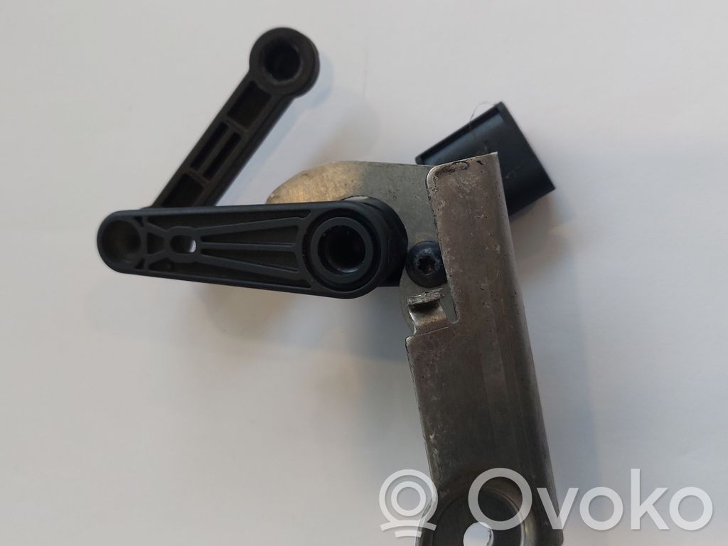 Headlight/headlamp level sensor   102794100A