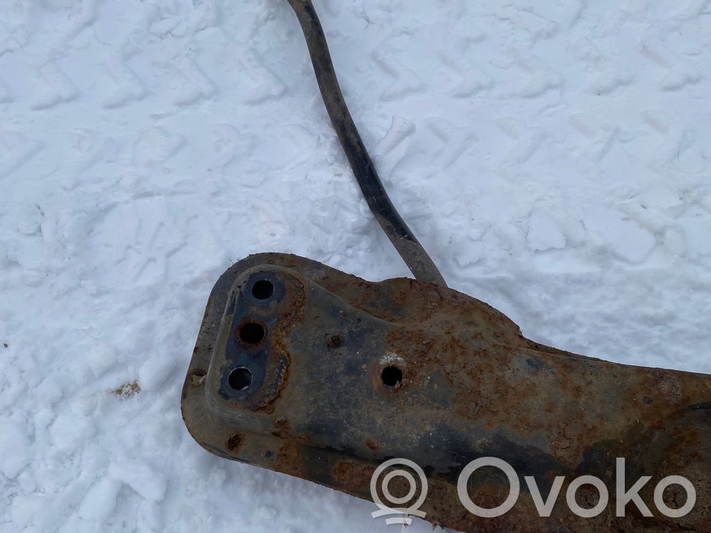 Engine mounting bracket