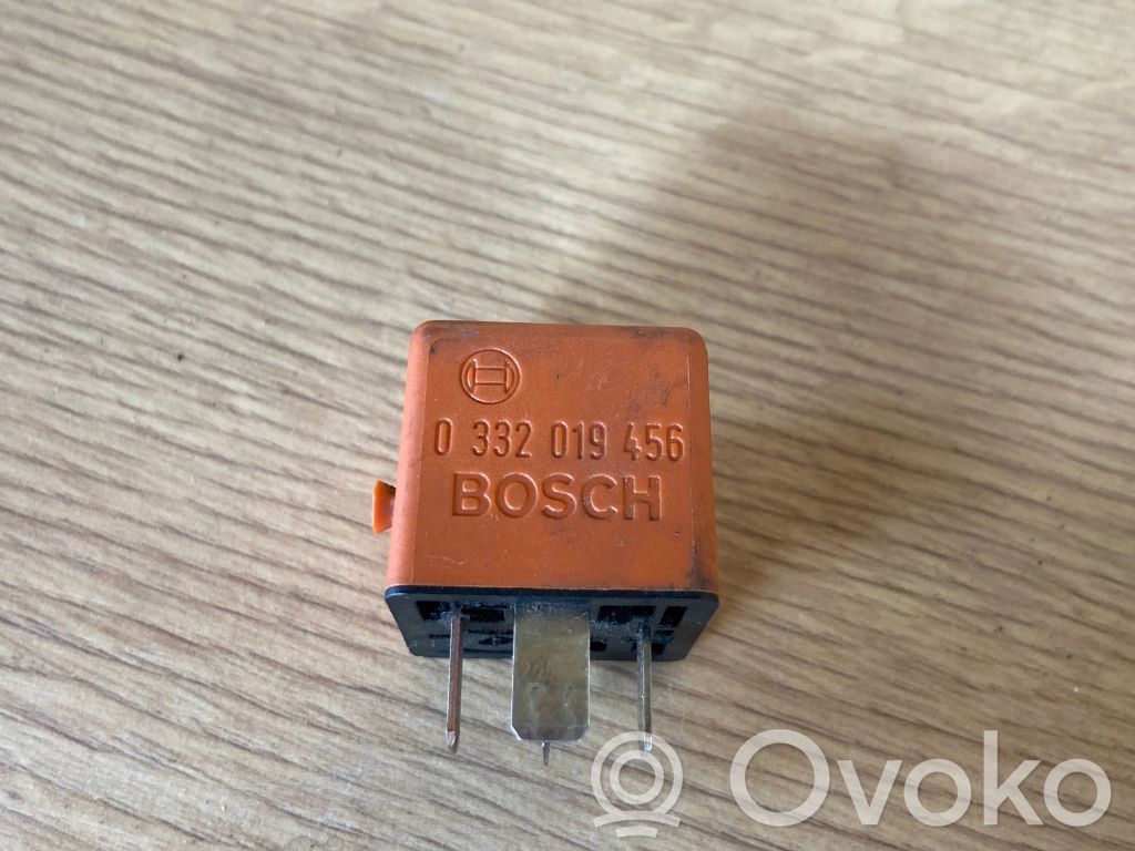 Fuel pump relay   0332019456