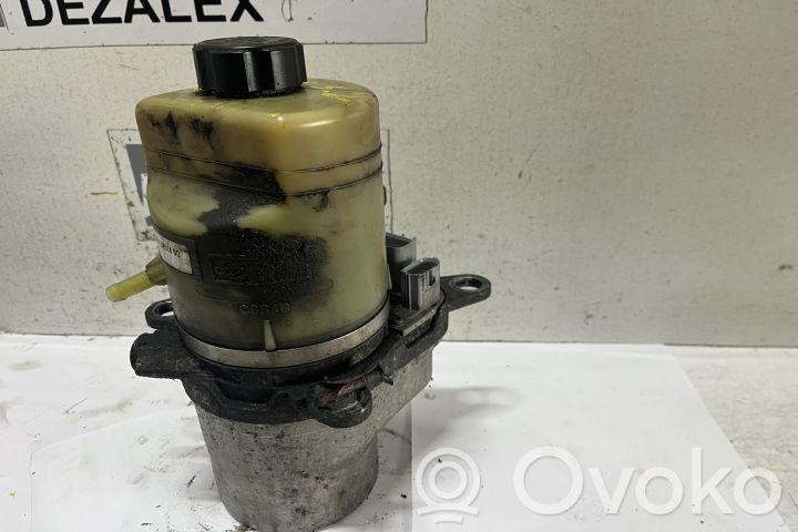 Ohjaustehostimen pumppu   4M513K514BD