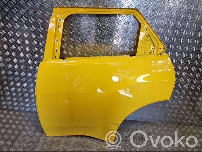 Aizmugurējās durvis   821137988R