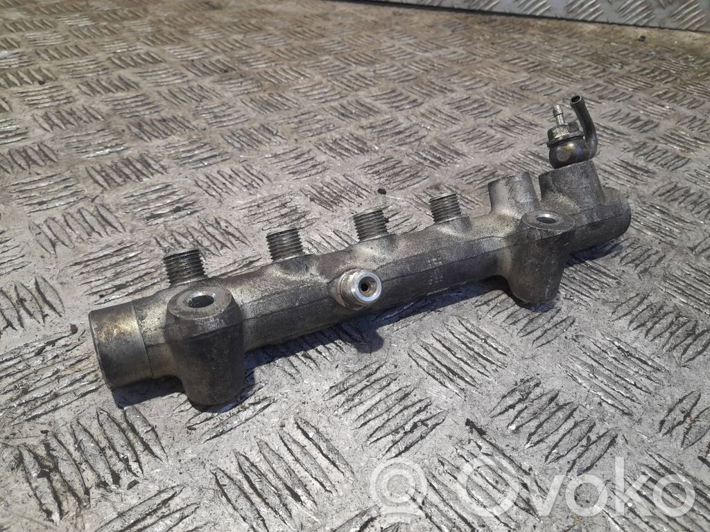 Opel Astra H Polttoainepääputki 