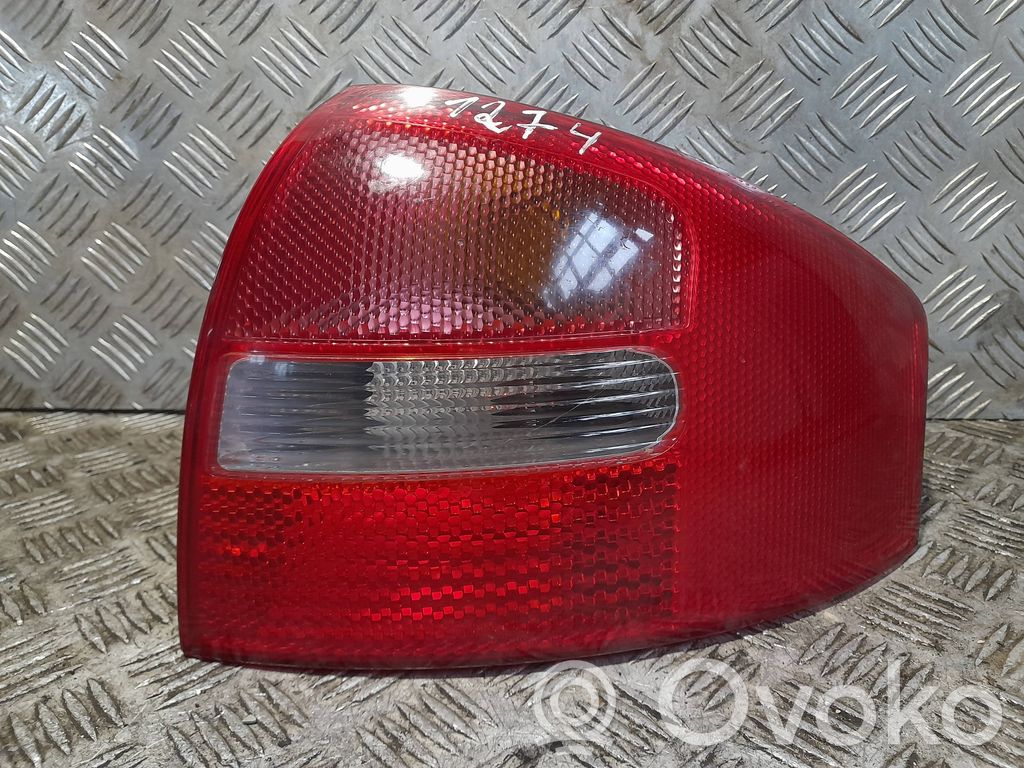 Audi A6 S6 C5 4B Aizmugurējais lukturis virsbūvē 