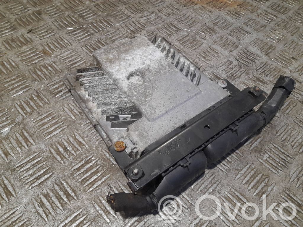 Volkswagen PASSAT B6 Engine control unit/module 