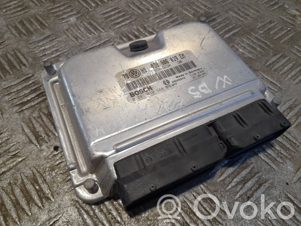 Volkswagen PASSAT B5.5 Engine control unit/module 