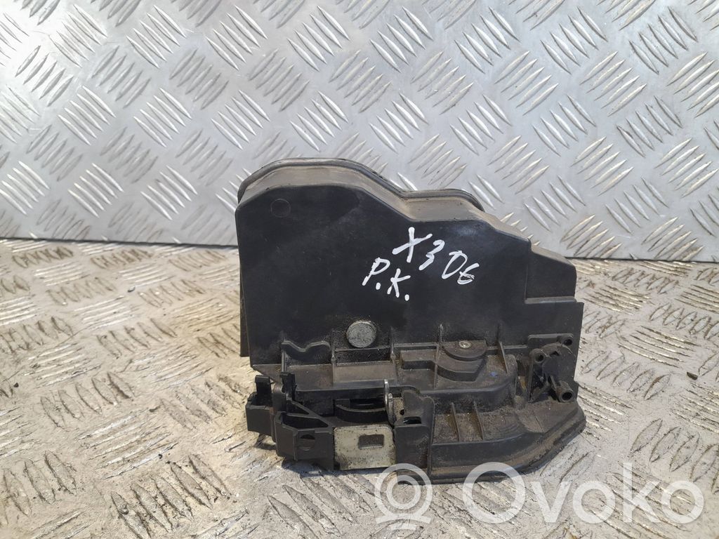 BMW X3 E83 Front door lock 