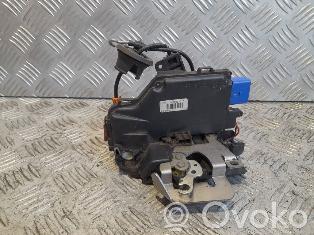 Priekšpusē slēdzene   4E2837016,PA663070F