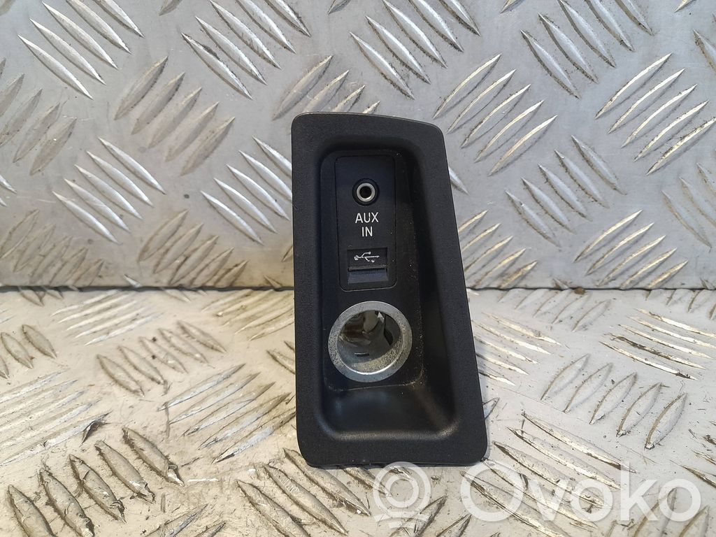 BMW 3 E90 E91 Enchufe conector entrada auxiliar 