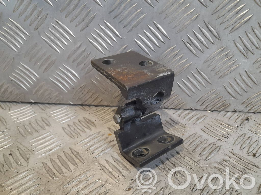 Front door lower hinge   41518265157