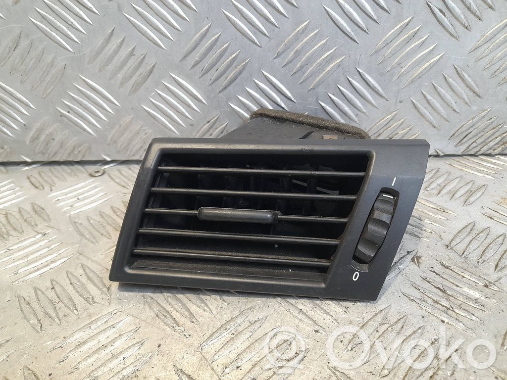 BMW X3 E83 Centrinės oro grotelės 