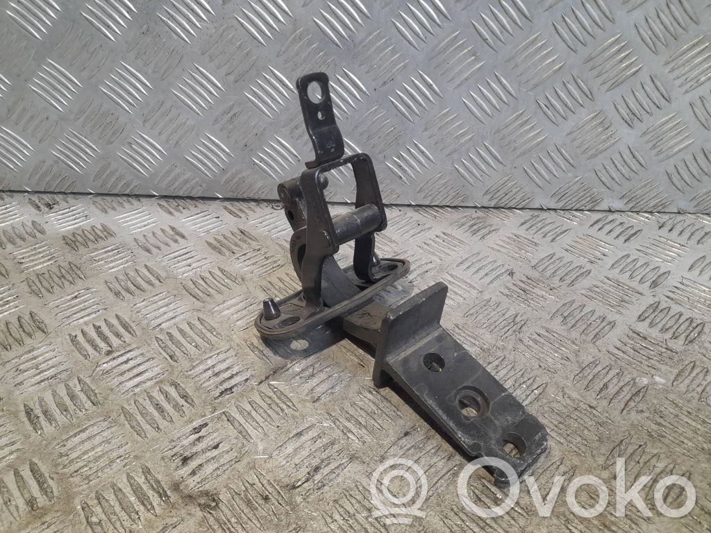 Volvo V70 Tailgate/trunk/boot hinge 
