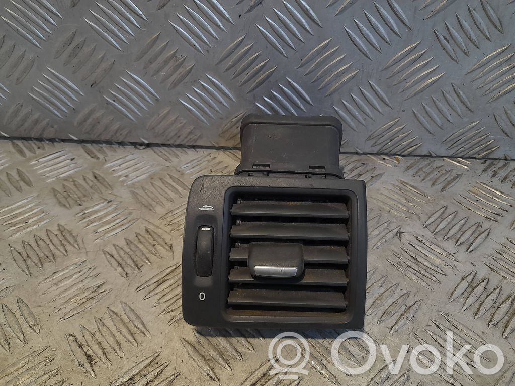 Volvo V50 Moldura protectora de la rejilla de ventilación lateral del panel 