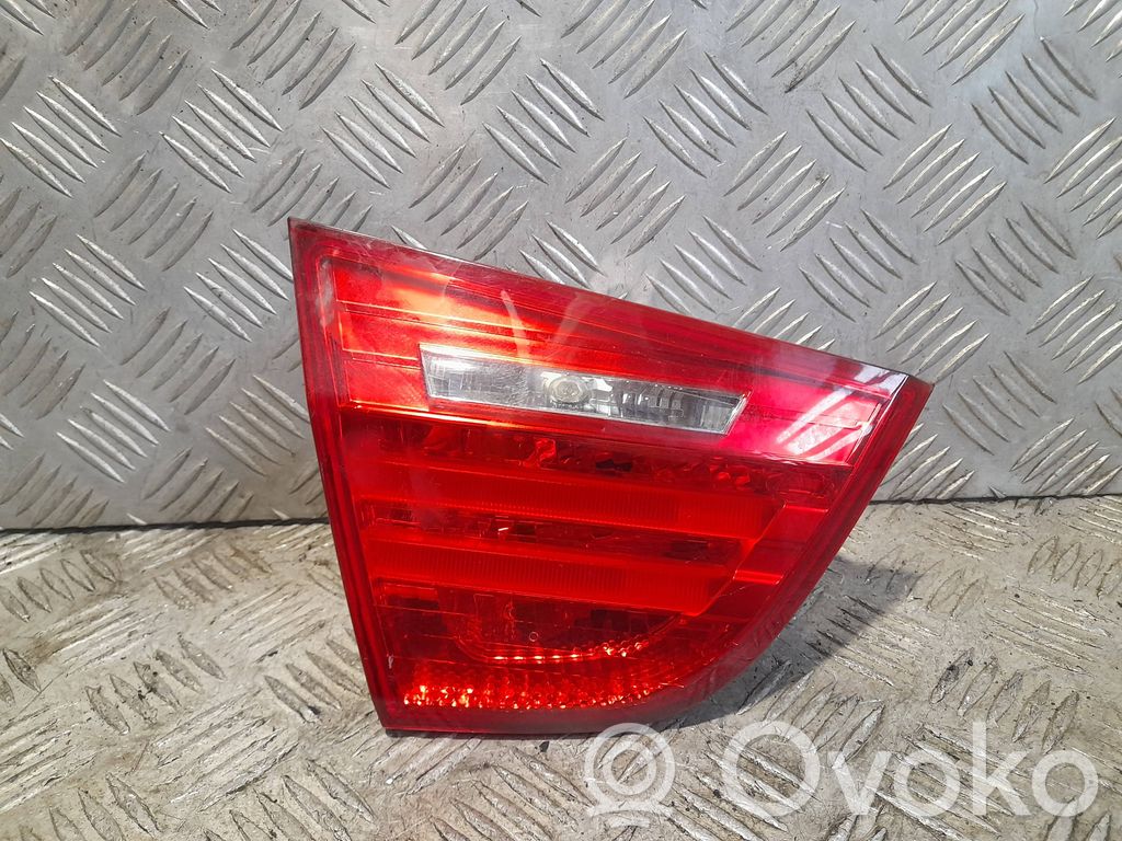 BMW 3 E90 E91 Aizmugurējais lukturis pārsegā 