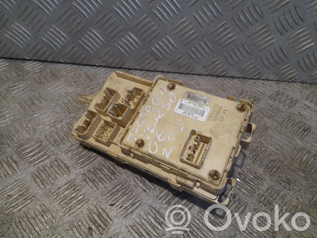 Toyota Corolla Verso AR10 Saugiklių dėžė (komplektas) 
