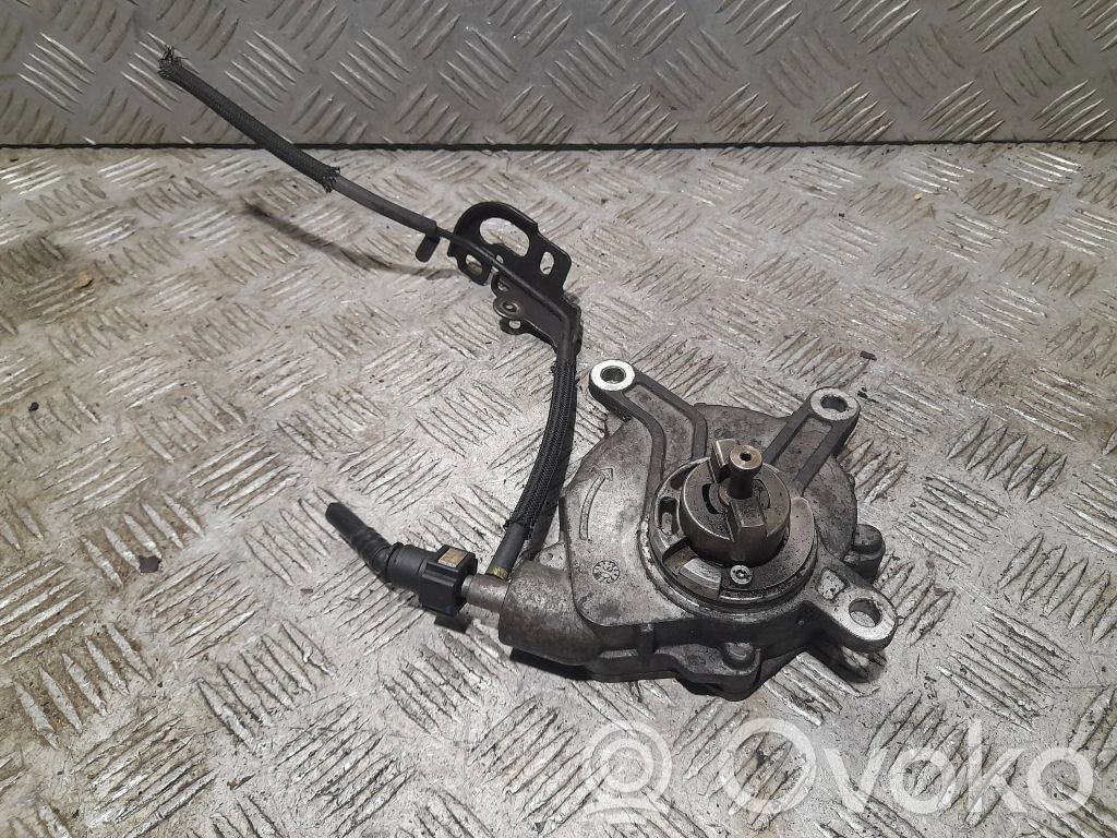 Toyota Corolla Verso AR10 Siurblys vakuumo 