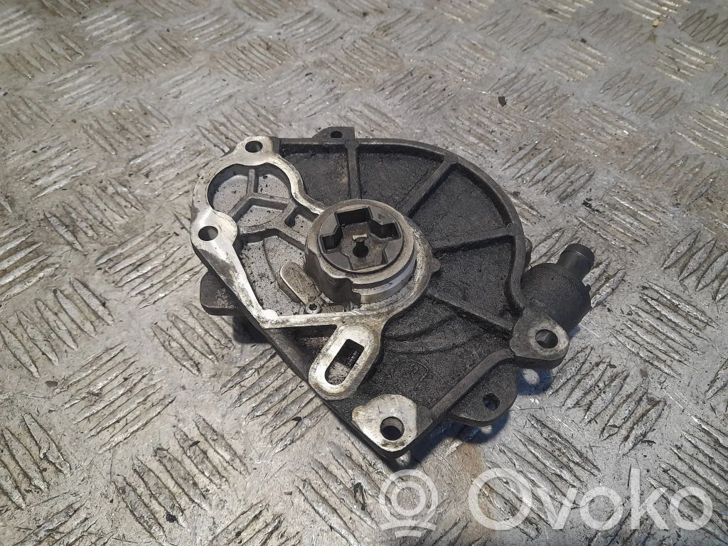 Volkswagen Golf VI Vacuum pump 