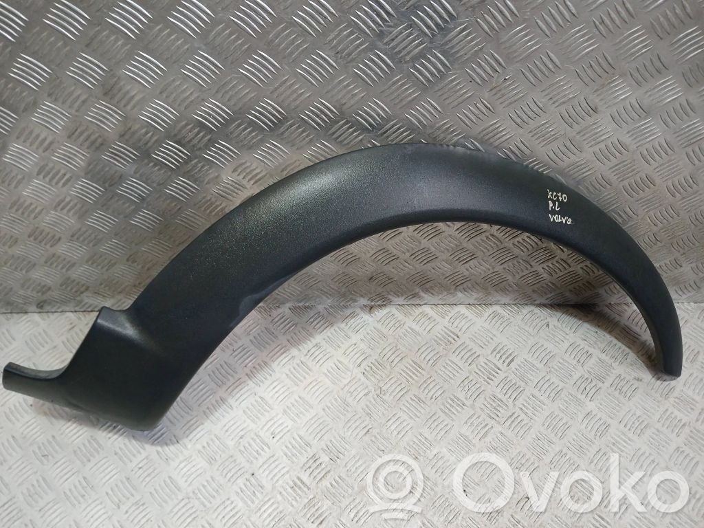 Volvo XC70 Front arch trim 