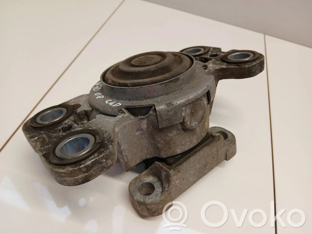 Volvo V70 Engine mount bracket 
