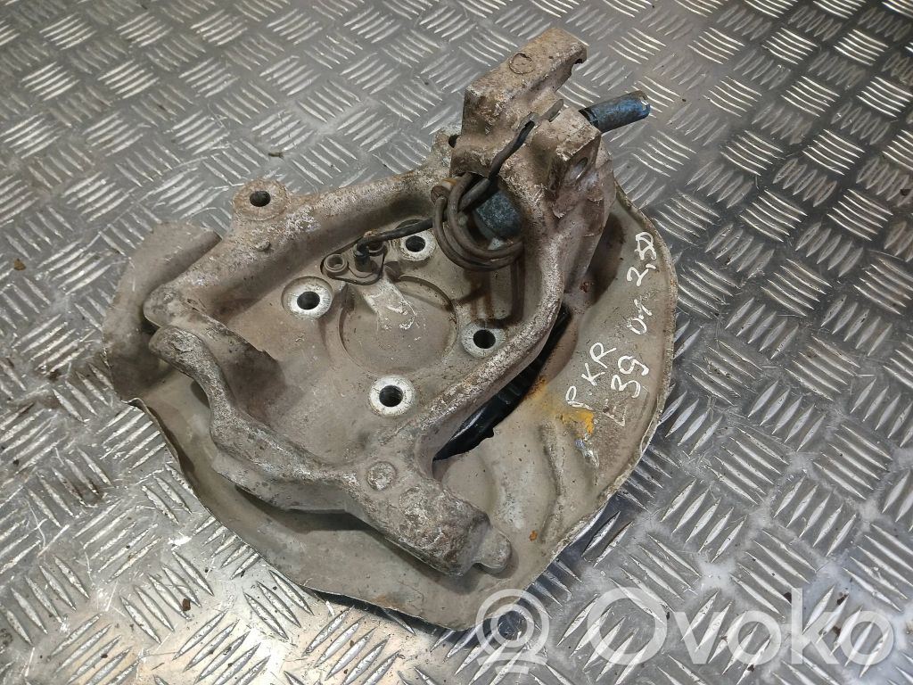 Front wheel hub spindle knuckle