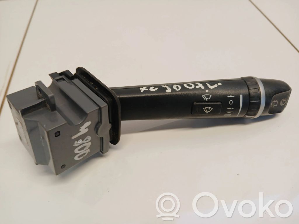 Volvo XC90 Brazo del limpiaparabrisas delantero 