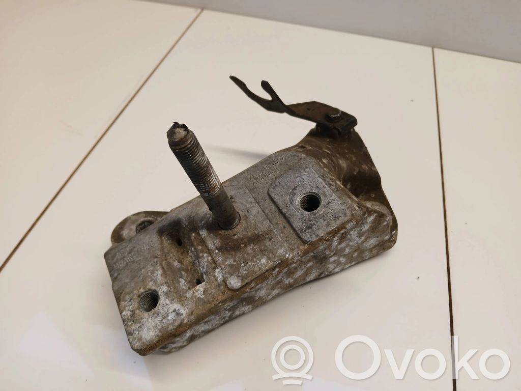 Engine mounting bracket   7M3399135A
