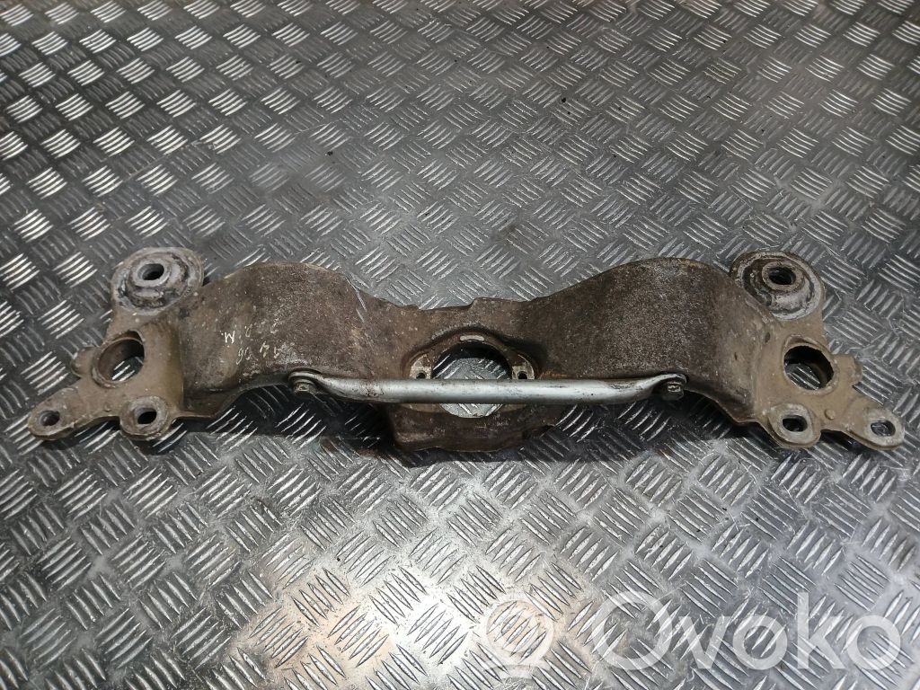 Audi A4 S4 B6 8E 8H Łapa / Mocowanie skrzyni biegów 