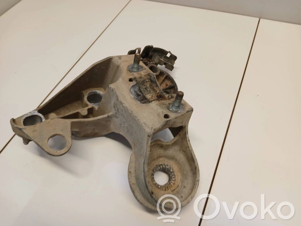 Audi A6 S6 C5 4B Engine mounting bracket 