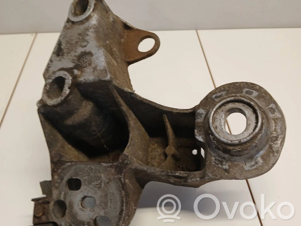 Engine mounting bracket   8E0199352N