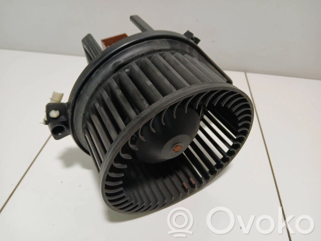Audi A4 S4 B7 8E 8H Lämmittimen puhallin 