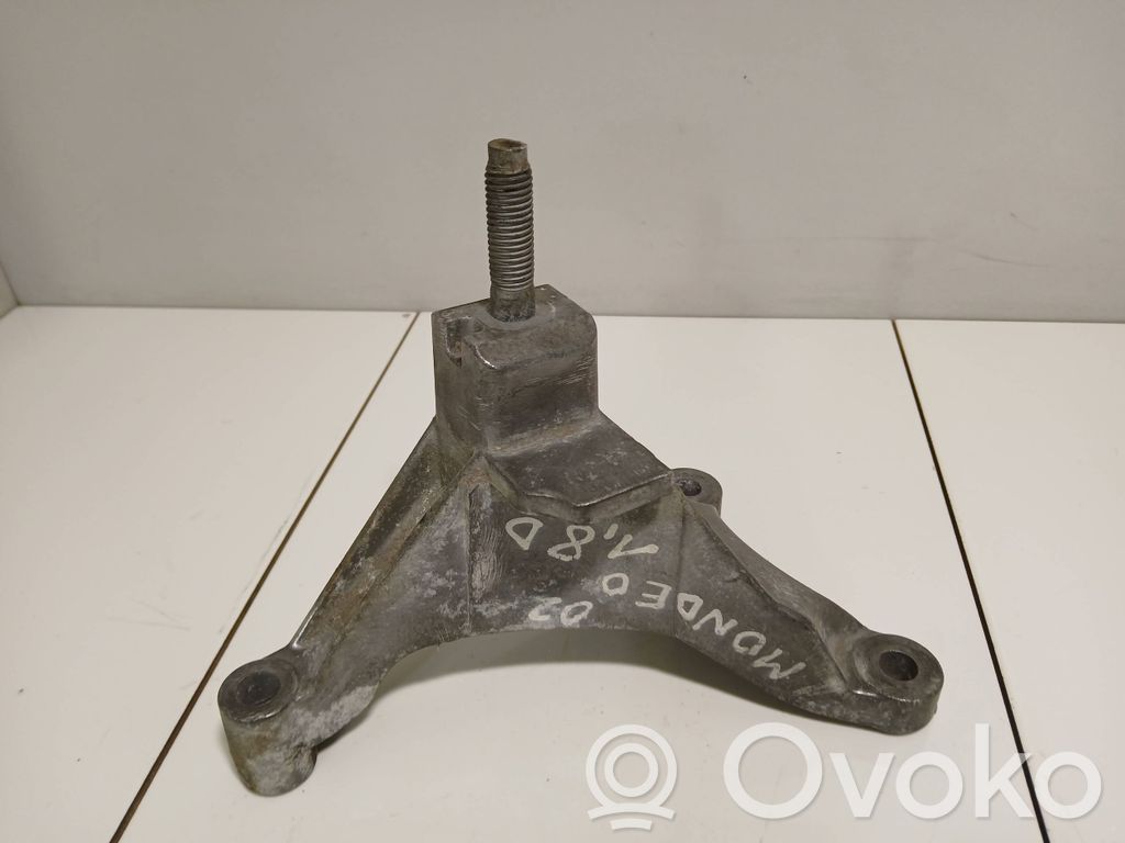 Ford Focus Engine mounting bracket 