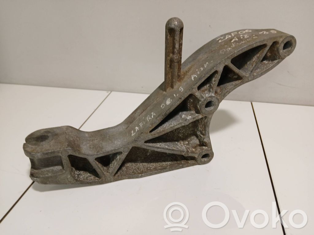 Opel Zafira B Engine mounting bracket 