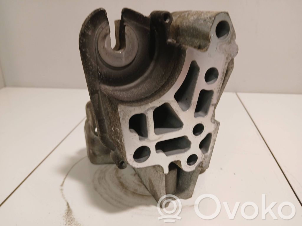 Land Rover Freelander 2 - LR2 Engine mounting bracket 