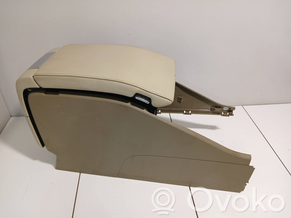 Volvo V70 Glove box central console 