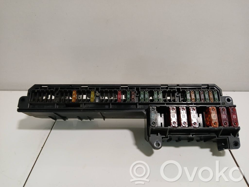 BMW 5 E60 E61 Блок предохранителей 