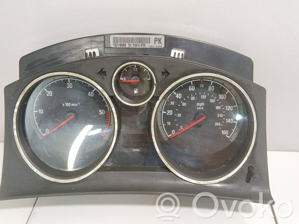 Opel Zafira B Speedometer (instrument cluster) 