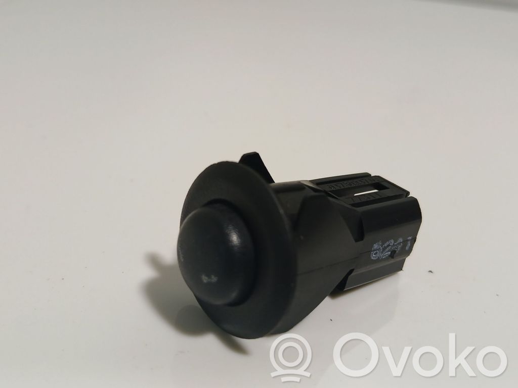 Chrysler 300 - 300C Tailgate opening switch 