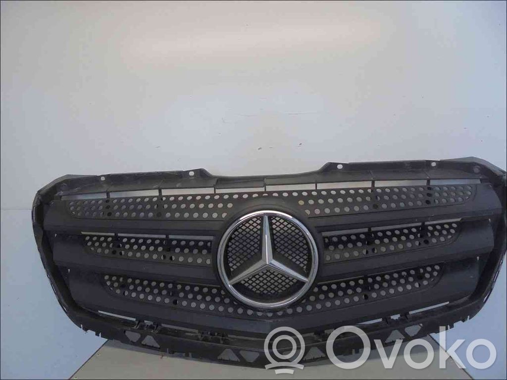 Mercedes-Benz Sprinter W901 W902 W903 W904 Front bumper upper radiator grill 