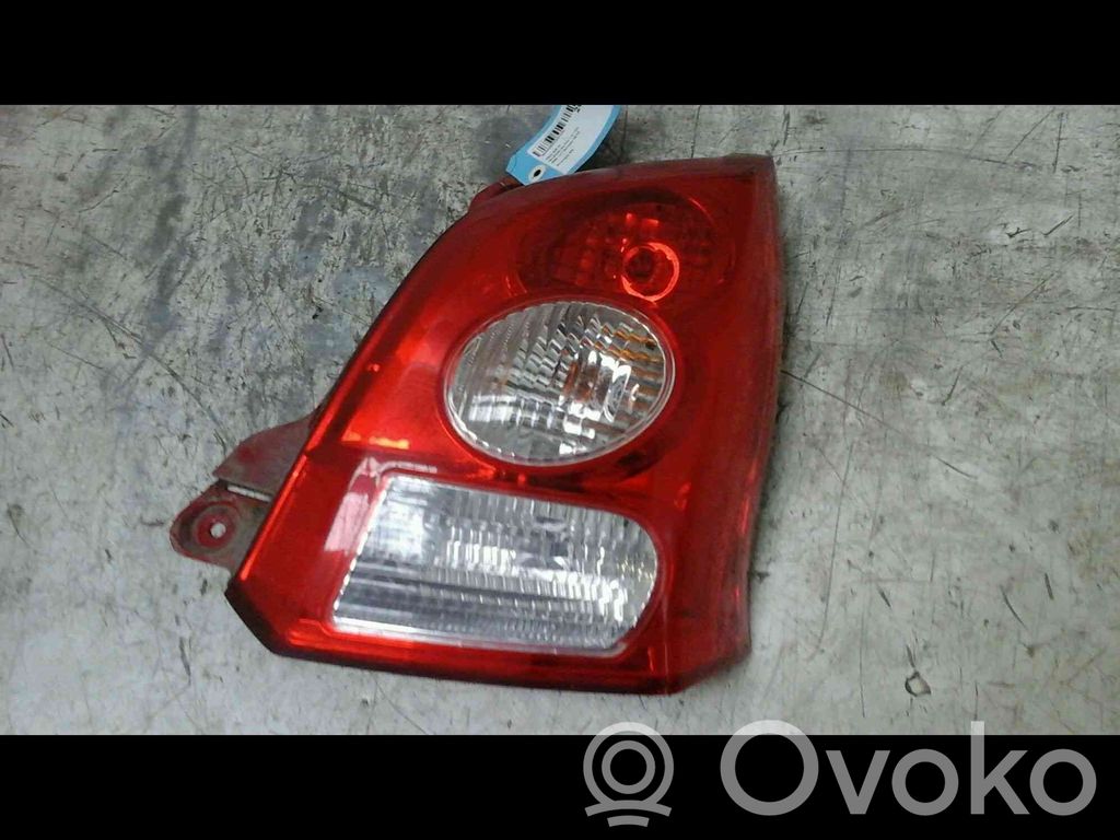 Suzuki Alto Aizmugurējais lukturis virsbūvē 