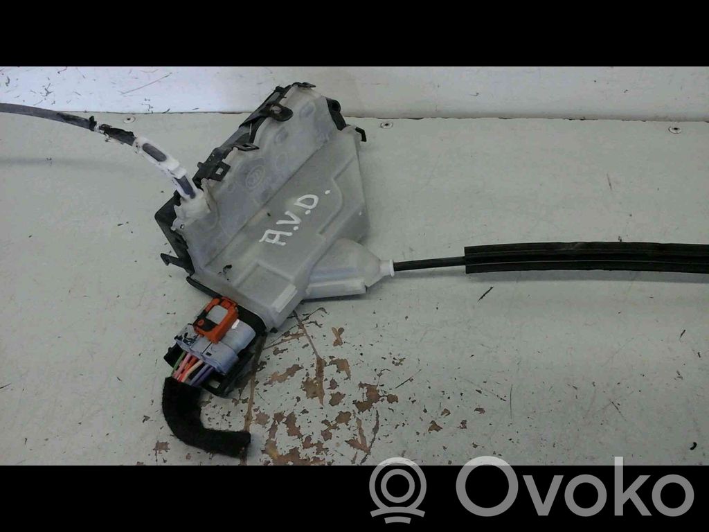 Peugeot Partner III Front door lock 