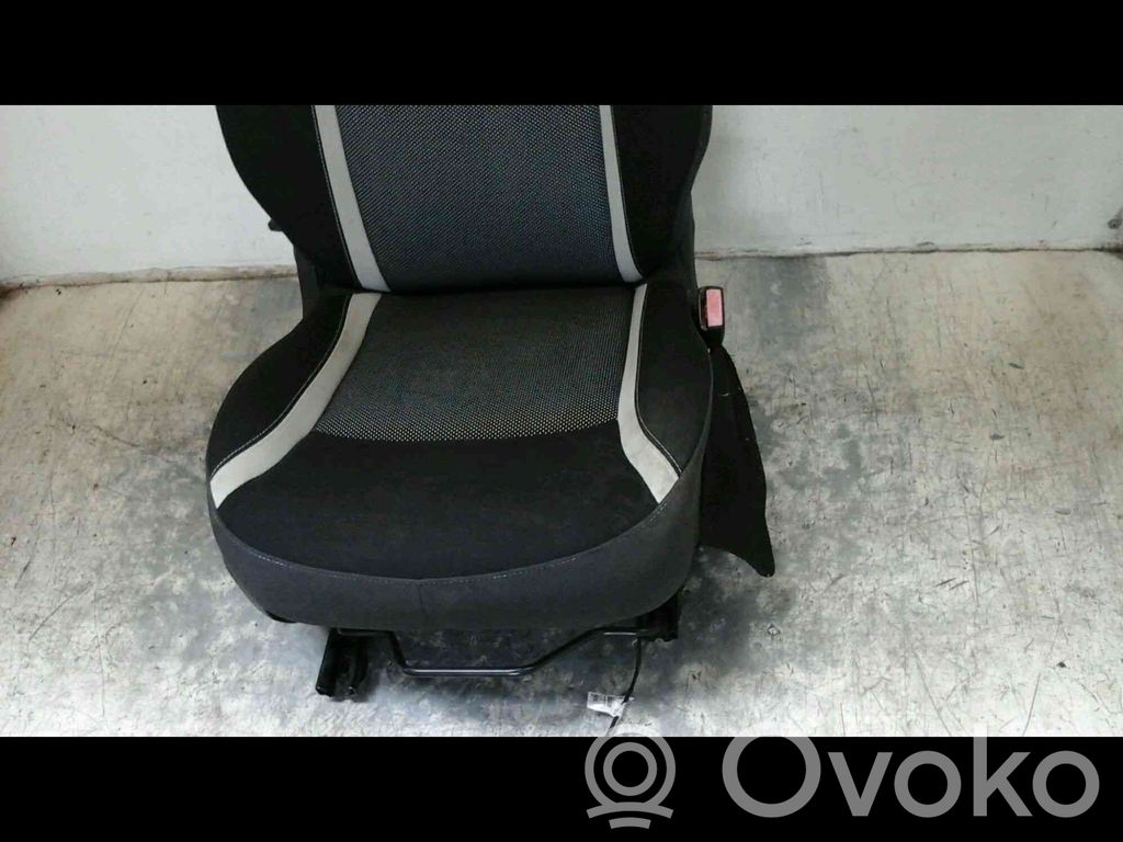 Renault Kangoo II Etumatkustajan istuin 