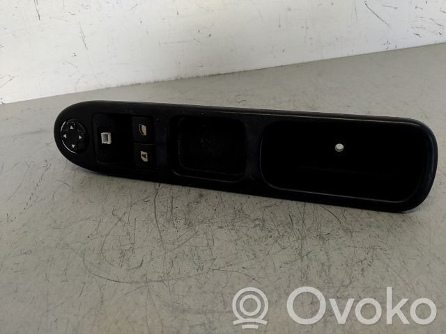 Peugeot 207 Electric window control switch 