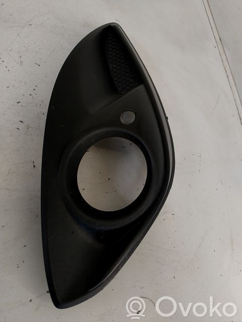 Opel Corsa A Etupuskurin alempi jäähdytinsäleikkö 