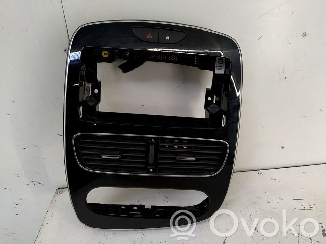 Panelės apdailos skydas (centrinis)   682600568R,20253244,27661214,VDMS7