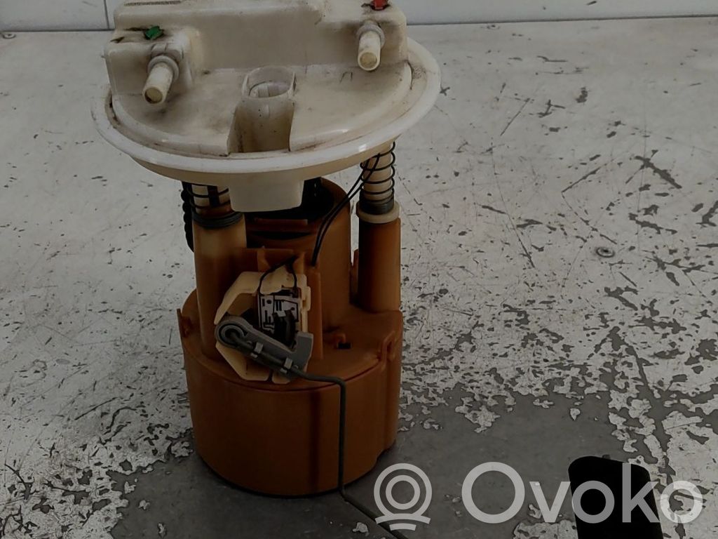 Renault Clio I Pompa carburante immersa 