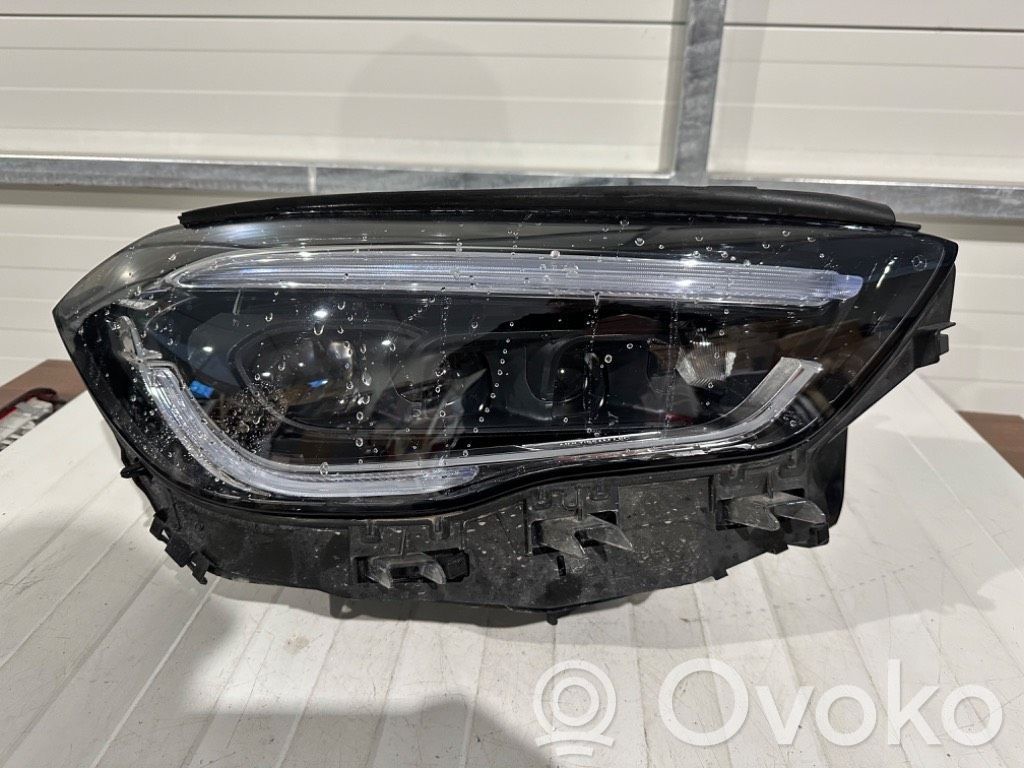 Mercedes-Benz GLA H247 Lampa przednia 
