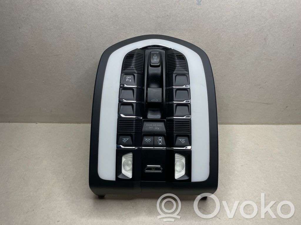 Porsche Cayenne (92A) Światło fotela przedniego 