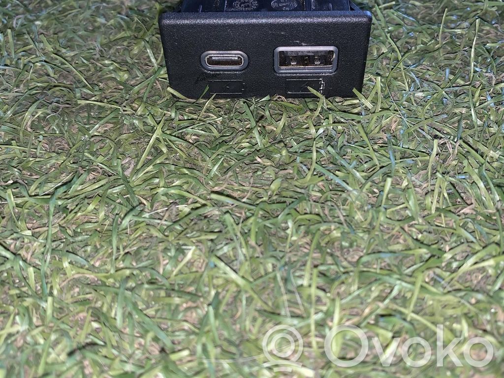 Alfa Romeo Stelvio Enchufe conector USB 