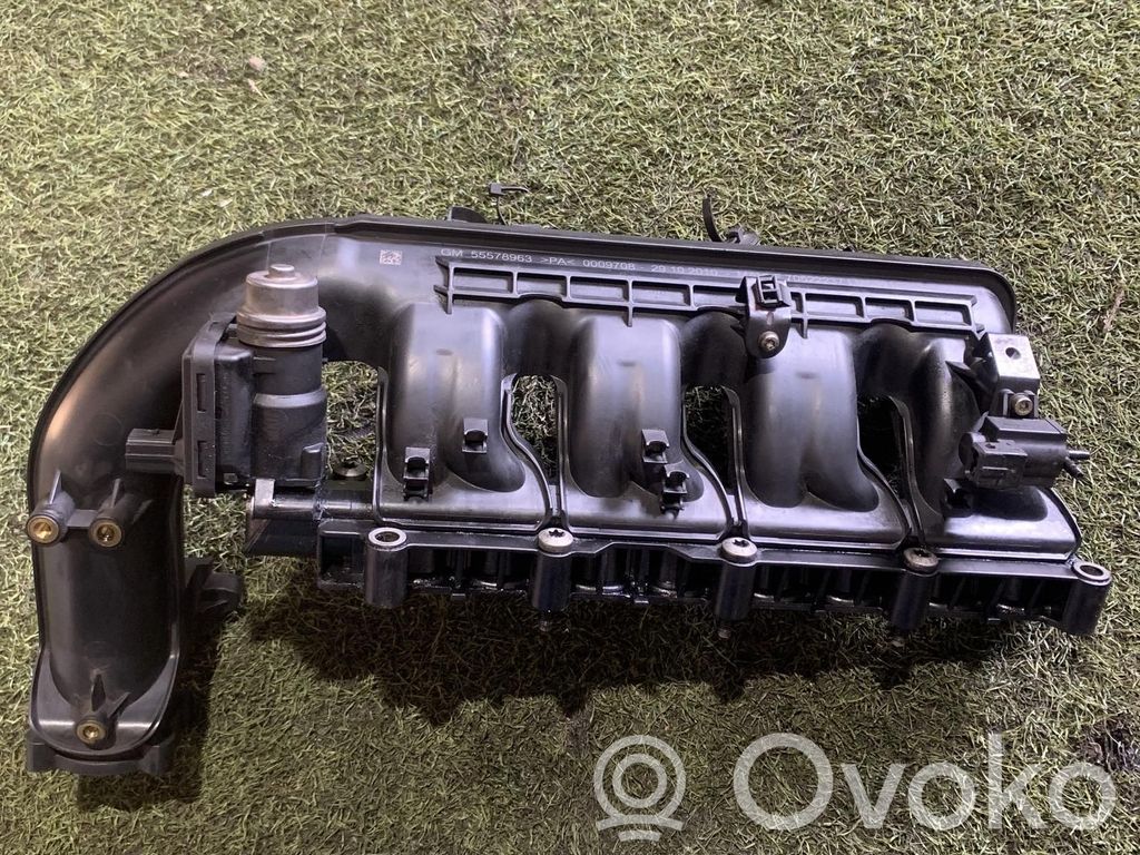 Opel Meriva B Colector de admisión 