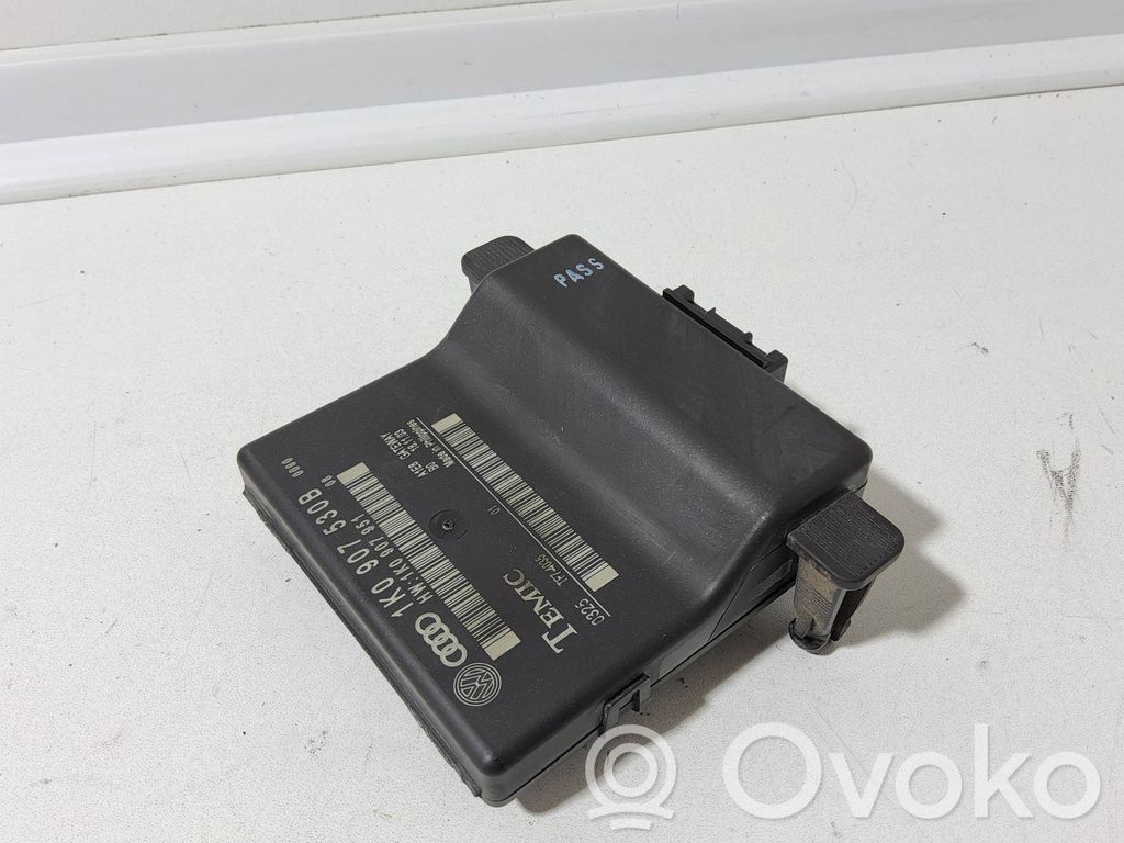 Audi A3 S3 8P Gateway control module 