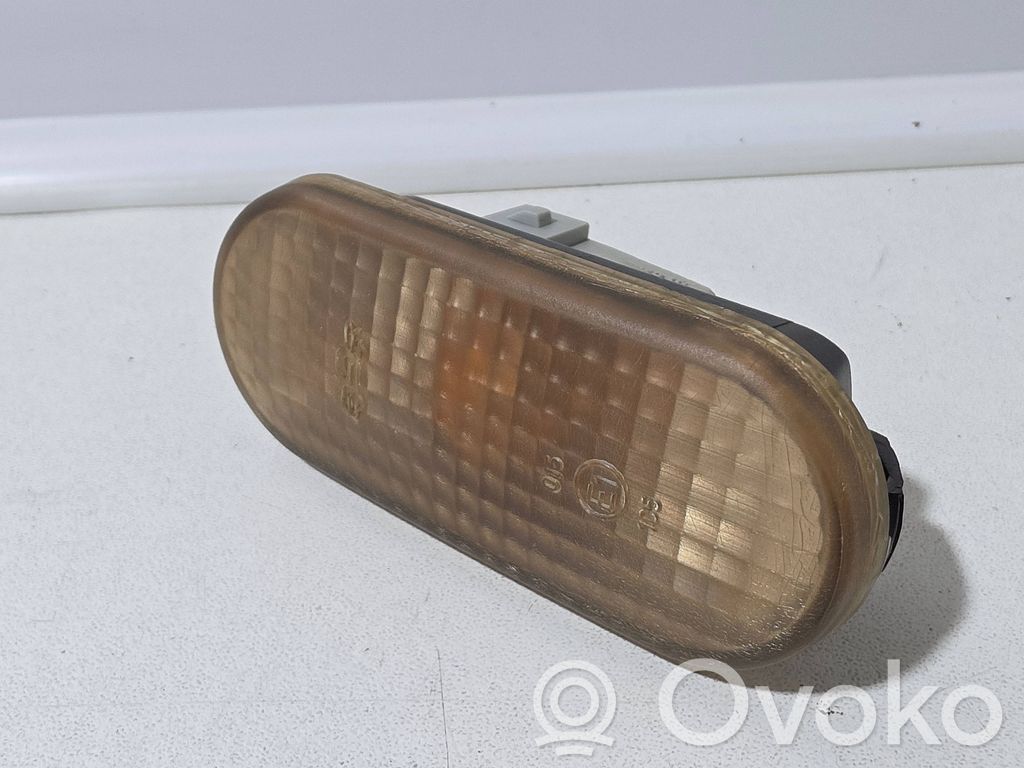 Volkswagen Golf III Seitenblinker 